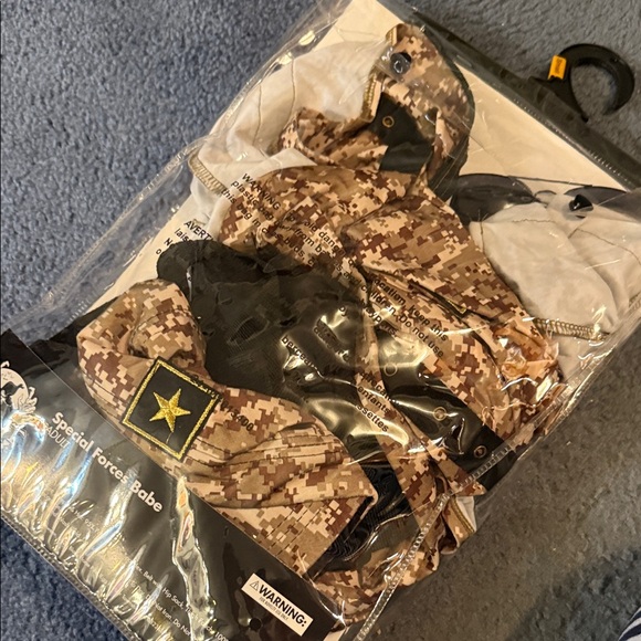 Spirit Special Forces Babe Costume with Black Accessories - Picture 3 of 3